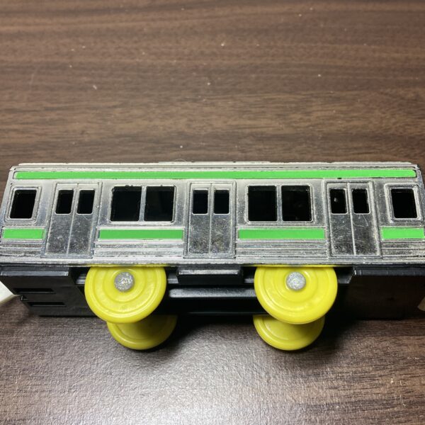 【廃盤レア プラレール】205系山手線 田窓銀メッキ 旧動力 中間車 - 画像 (3)