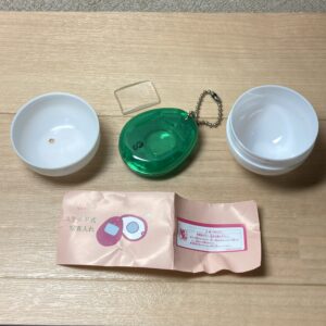 【レトロガシャポン】たまごっち型スライド式写真入れ グリーンver.