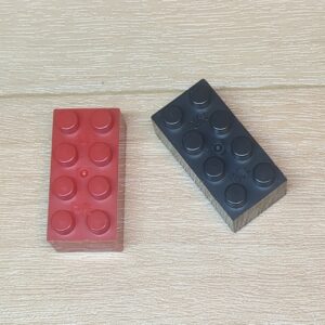 【ブロック玩具】カワダブロック 2×4ブロック ブラック×1 レッド×1