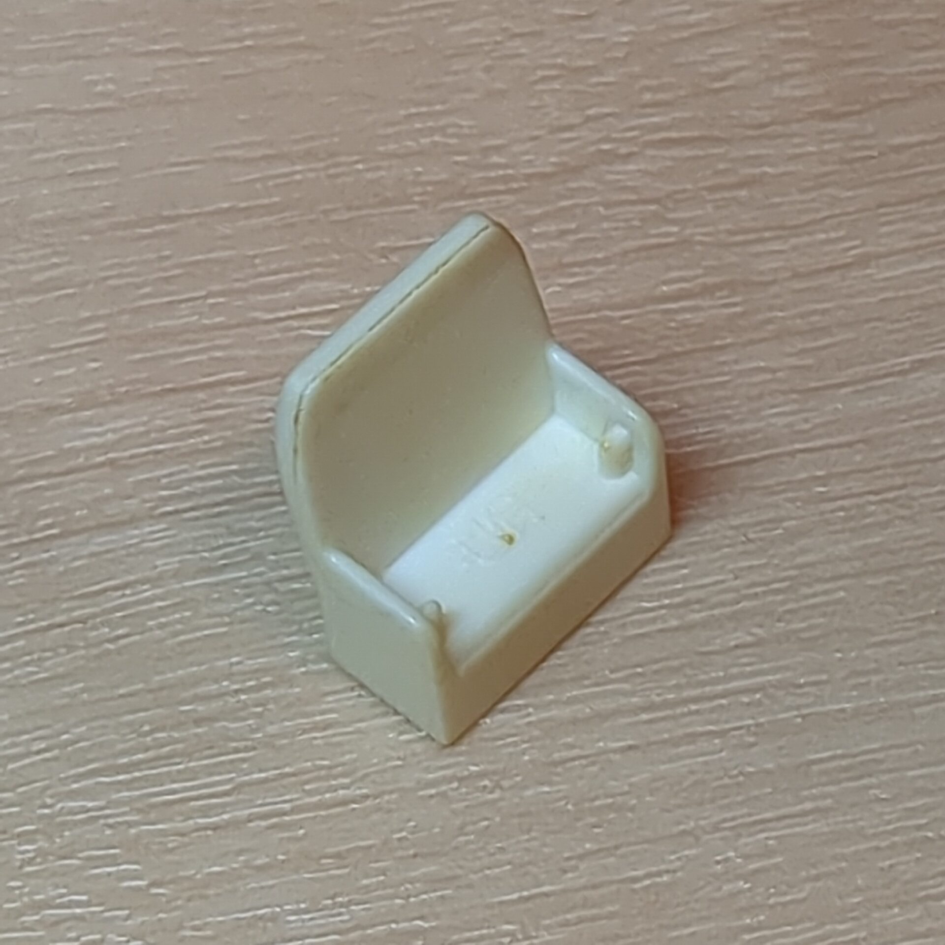 【ブロック玩具】カワダブロック 座席・ベンチパーツ ブラウン×5 ホワイト×2 ライトグレー×1 - 画像 (2)