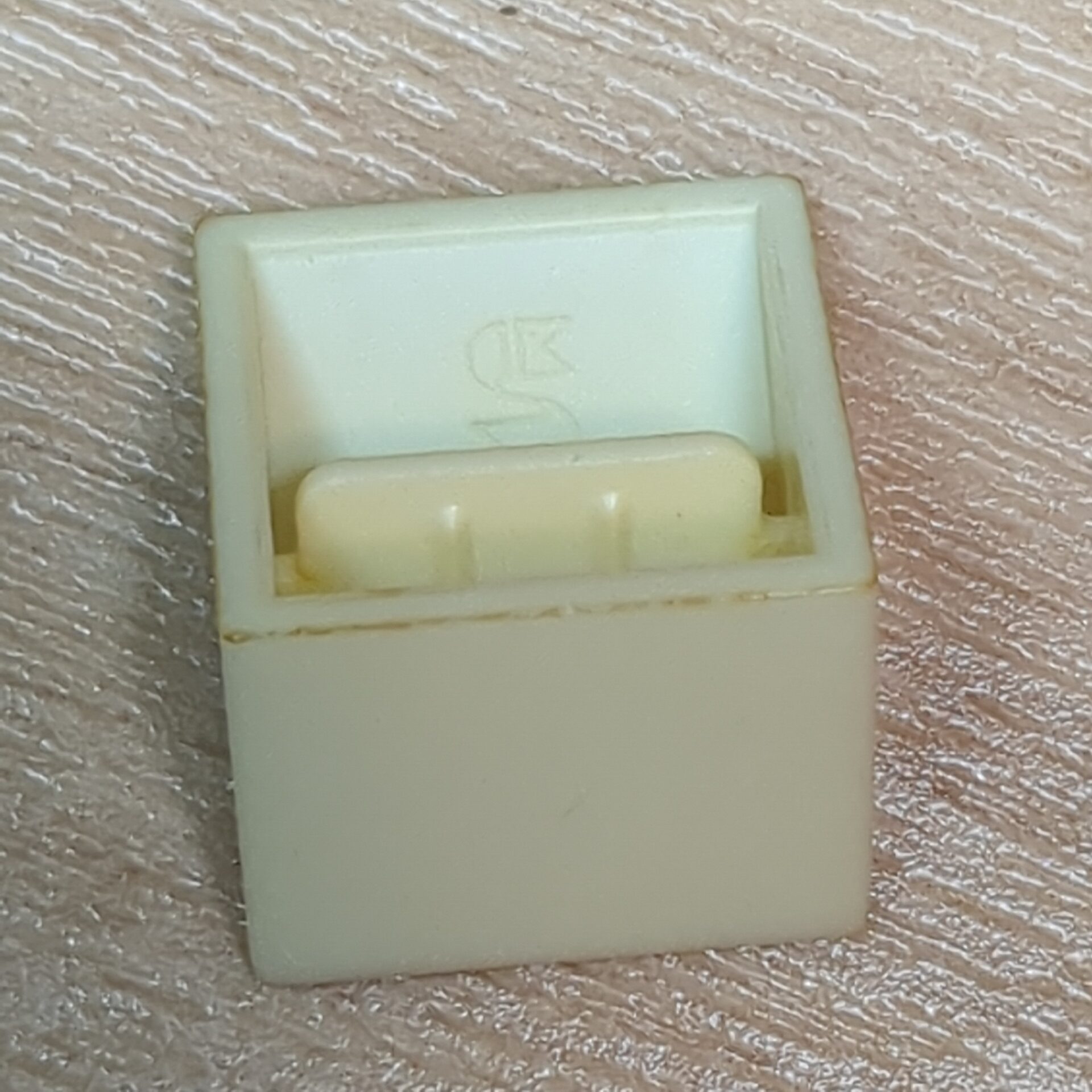 【ブロック玩具】カワダブロック 屋根ブロック 1×1(ピラミッド型)ホワイト×1 - 画像 (2)