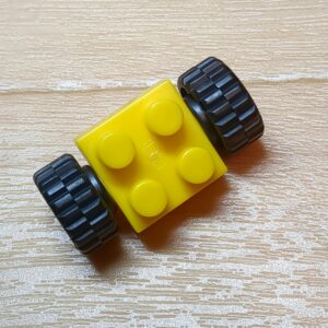 【ブロック玩具】カワダブロック 車輪ブロック（タイヤ付きブロック)車輪×2 イエロー×1