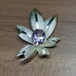 リーフモチーフ ブローチ パープルストーン G.SILVER刻印