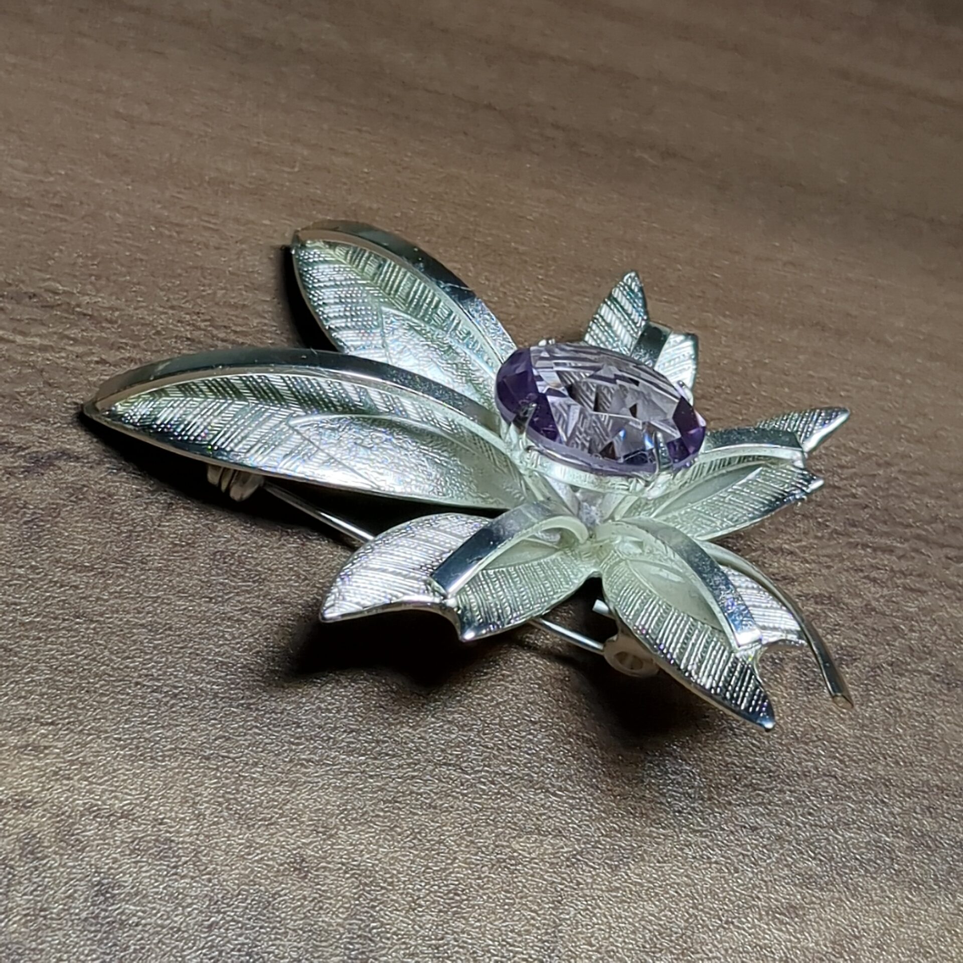 リーフモチーフ ブローチ パープルストーン G.SILVER刻印 - 画像 (2)