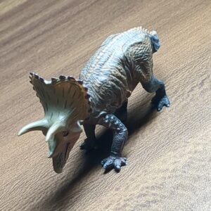 恐竜フィギュア トリケラトプス